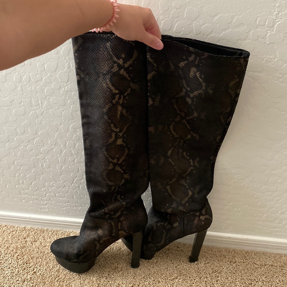 Snakeskin Pattern Heeled Boot